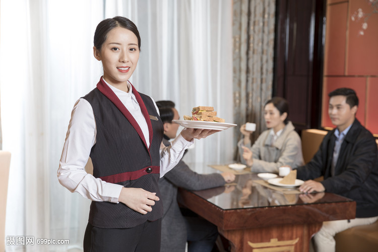酒店服務(wù)員送餐服務(wù)