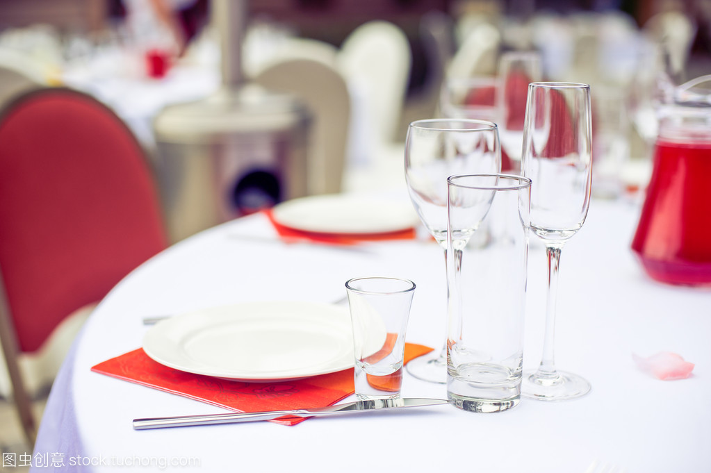 晚餐時分的餐飲服務藝術(shù)